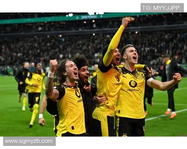 多特蒙德客场击败奥格斯堡，升至德甲前四强